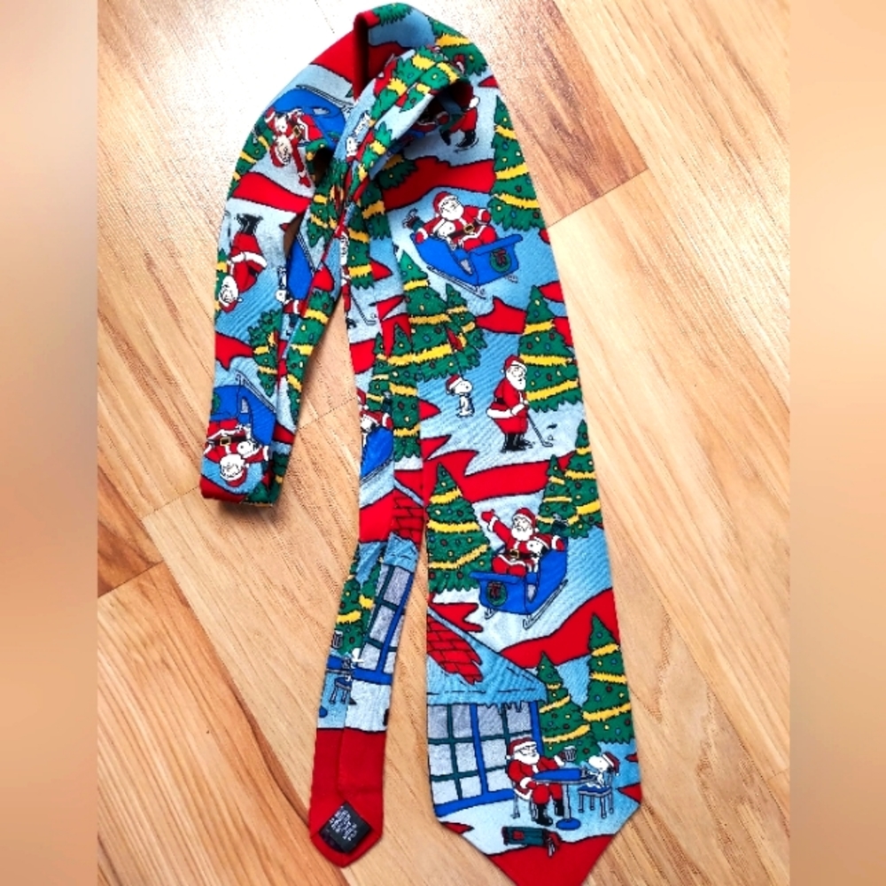 Peanuts Silk Tie Necktie Snoopy  Santa Golf Tree Sleigh Pattern USA